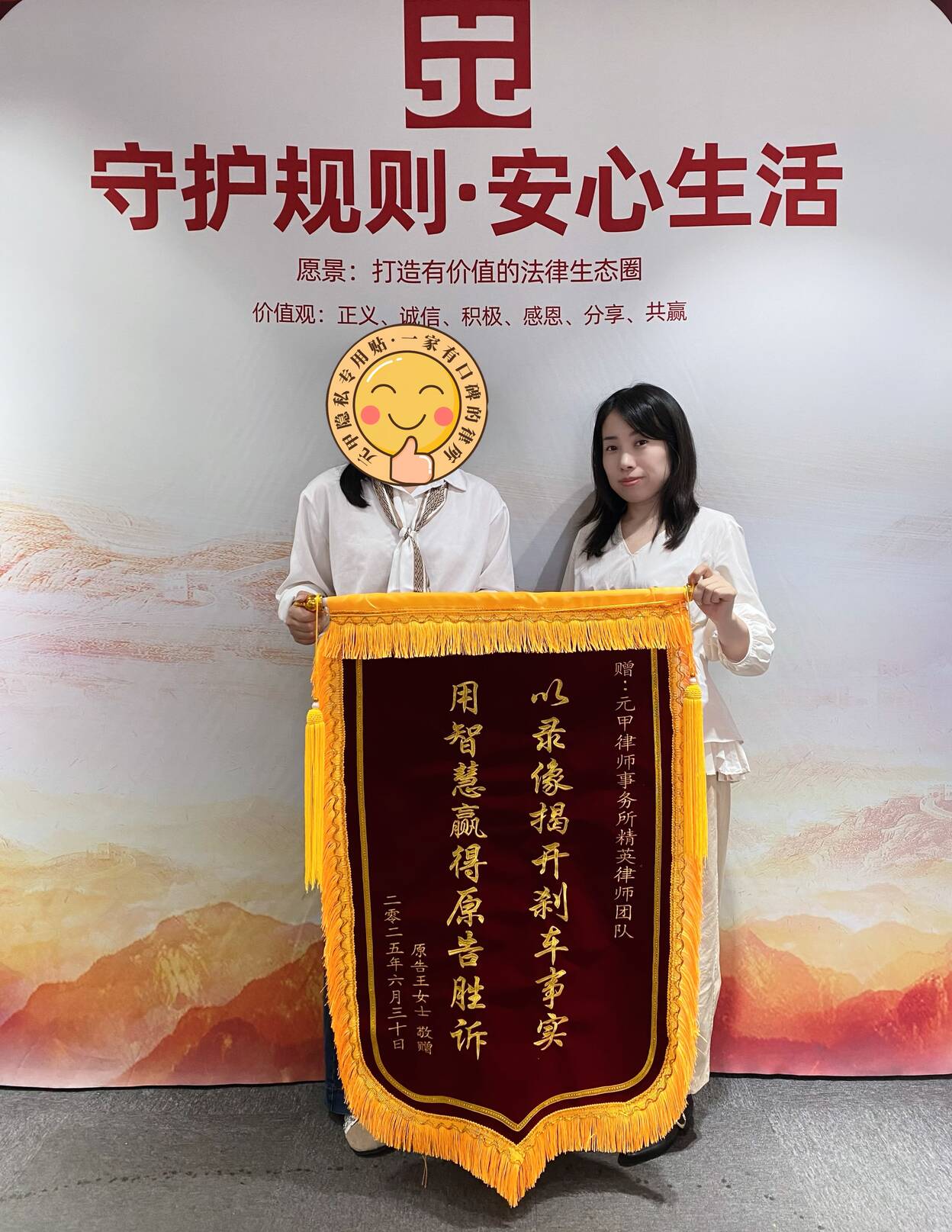 在公交车上由于司机急刹车导致乘客摔伤，但公交公司不认可责任，怎么争取赔偿？
